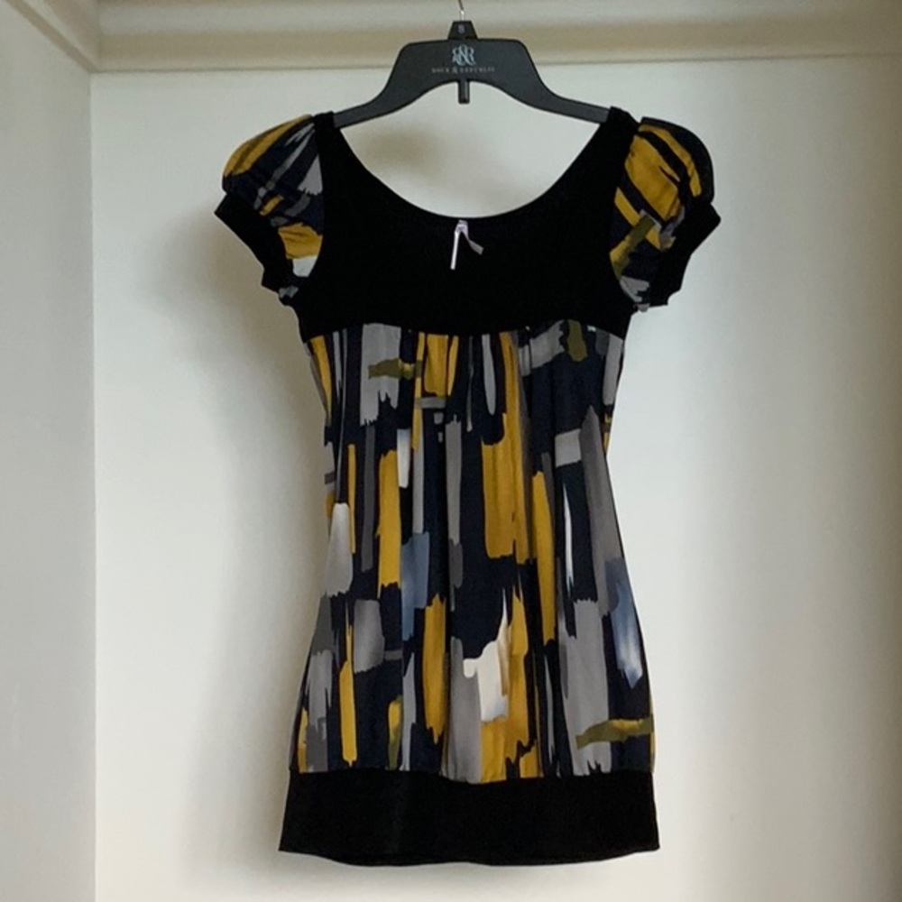 Short sleeved top